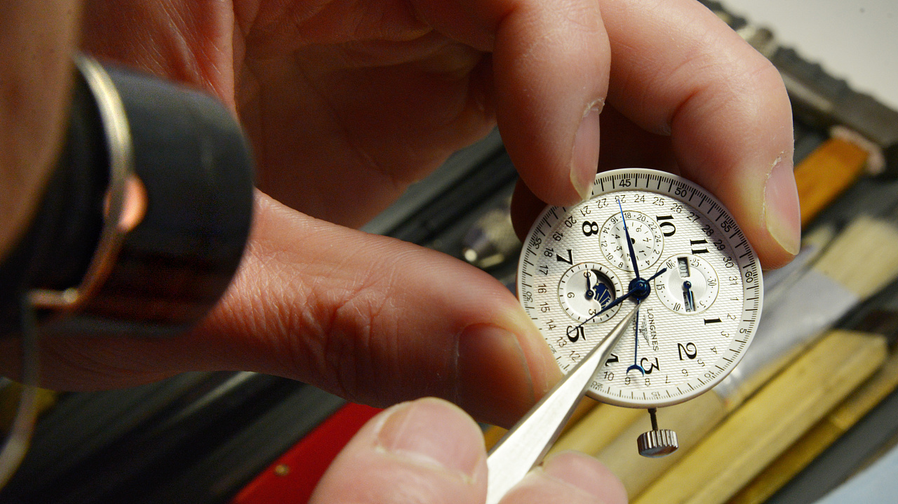 劳力士售后客服电话多少号（劳力士游丝变形）