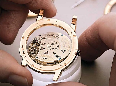 劳力士手表维修服务中心（劳力士表框生锈）